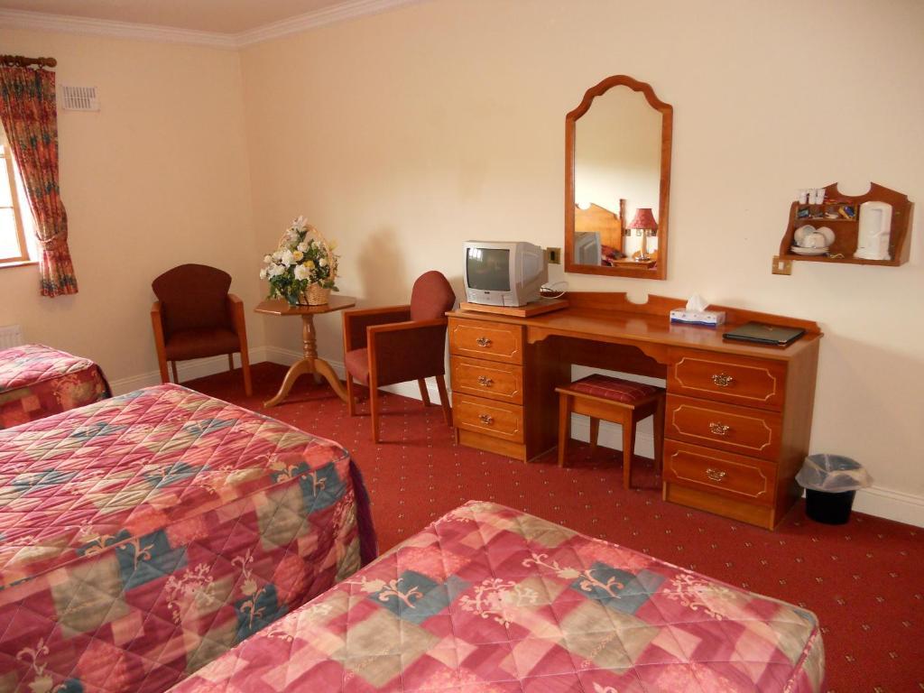 Rhu Glenn Hotel Waterford Room photo